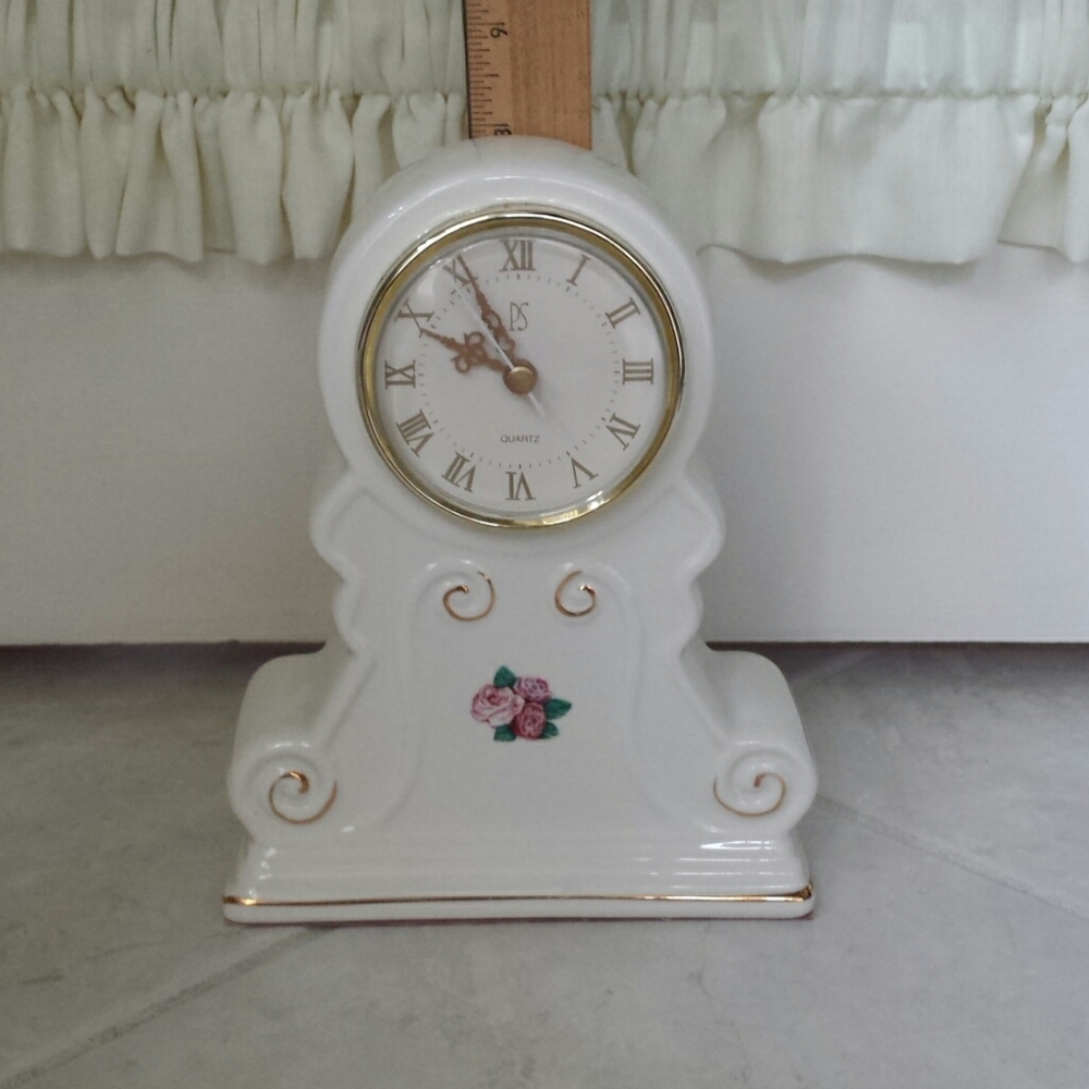Quartz mantel clock